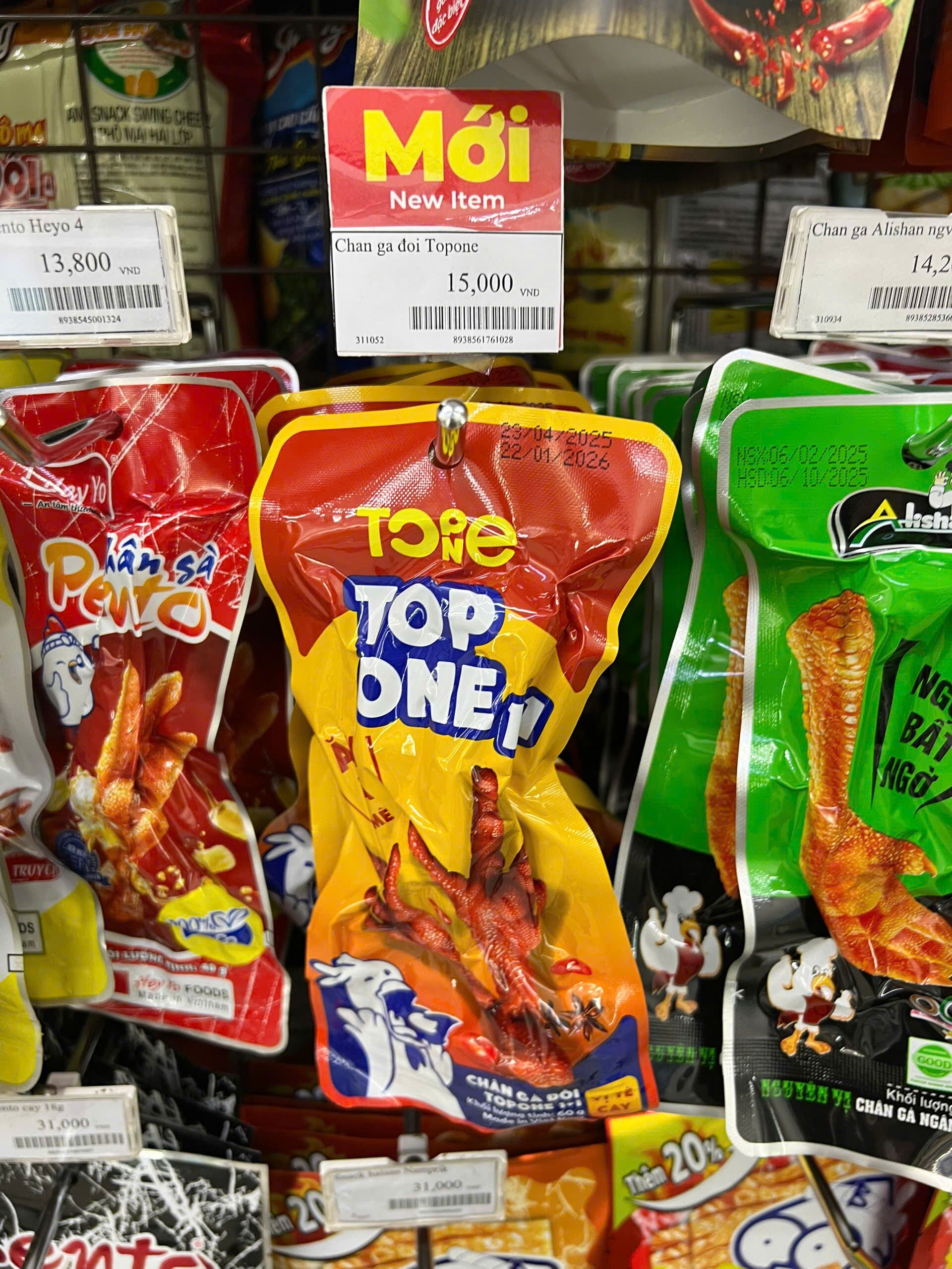 Điểm Trưng Bày Chân Gà ăn liền Cay Tê Đậm Vị Topone 2 chân ủ vị Cao Cấp – Cay Tê Đậm Vị, Đảm Bảo An Toàn Điểm Trưng Bày Chân Gà ăn liền Cay Tê Đậm Vị Topone 2 chân ủ vị Cao Cấp – Cay Tê Đậm Vị, Đảm Bảo An Toàn